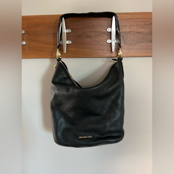 Michael Kors Medium Bucket Bag/Crossbody - Picture 3 of 6